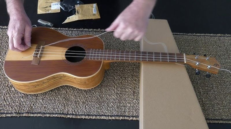 Thay dây ukulele baritone định kỳ 3–6 tháng để duy trì âm thanh trong trẻo