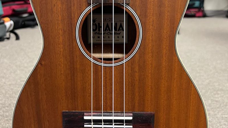 Ukulele Baritone gỗ nguyên tấm cho âm thanh vang, cộng hưởng tốt