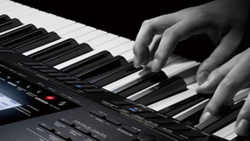 Phím nảy chậm và dính là dấu hiệu kẹt bụi bẩn