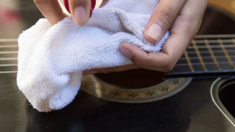 Việc vệ sinh pedalboard và dây cáp không chỉ là để giữ cho thiết bị trông đẹp mắt