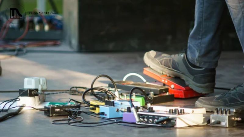 Khi dây có dấu hiệu hư hỏng vật lý (vỏ nứt, đầu jack lỏng) hoặc khi bạn đã vệ sinh sạch sẽ