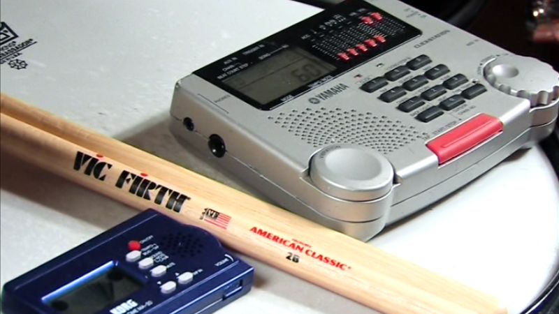 Cách đọc sơ đồ trống toàn diện cho người mới bắt đầu 6 Luyện tập với máy đếm nhịp giúp chơi đúng từng nốt và giữ nhịp chuẩn