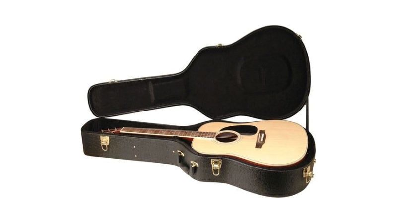 Cất đàn guitar trong hộp cứng để tránh ẩm mốc và va đập