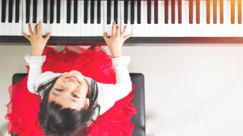 Người mới tập piano cần đàn đủ 88 phím và cảm giác phím tiêu chuẩn