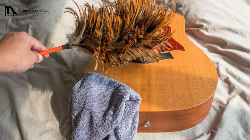Hướng dẫn vệ sinh thùng đàn Guitar Acoustic: Sạch bụi, âm vang 2 Cần chuẩn bị gì trước khi vệ sinh đàn guitar