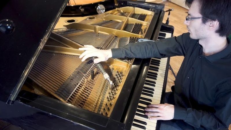 Kiểm tra độ ổn định cao độ giúp tránh mua phải piano dễ sai dây