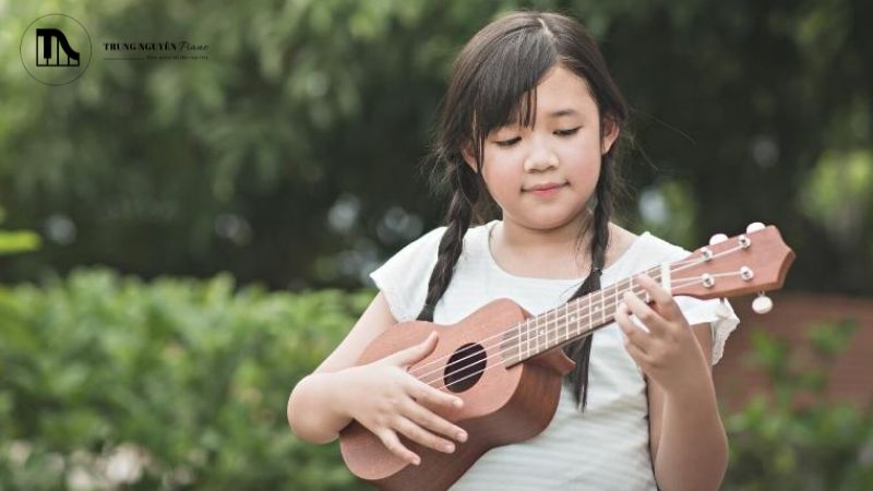 7 dấu hiệu cảnh báo đàn Ukulele cần được chăm sóc đặc biệt 7 Ngựa đàn và lược đàn là hai điểm tiếp xúc chính, truyền dao động từ dây đến thân đàn.