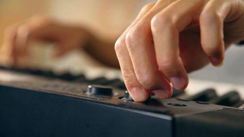 Giải pháp giảm ồn đơn giản: hạ âm lượng đàn vào sáng sớm và tối muộn