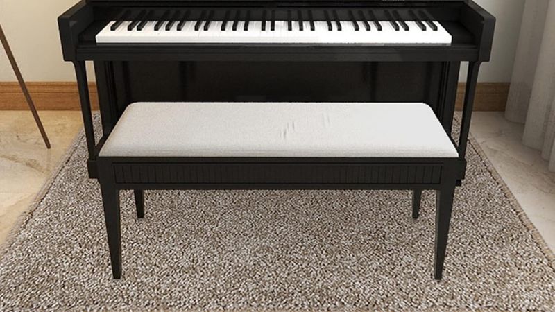 Piano điện đặt trên thảm không làm thay đổi chất lượng âm thanh phát ra từ loa