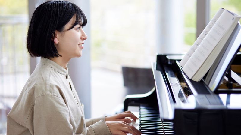 Học Nhạc Cụ Giúp Học Ngoại Ngữ Tốt Hơn: Giải Mã Khoa Học 4 Sight-reading và phối hợp hai tay tăng cường sự tập trung của não bộ