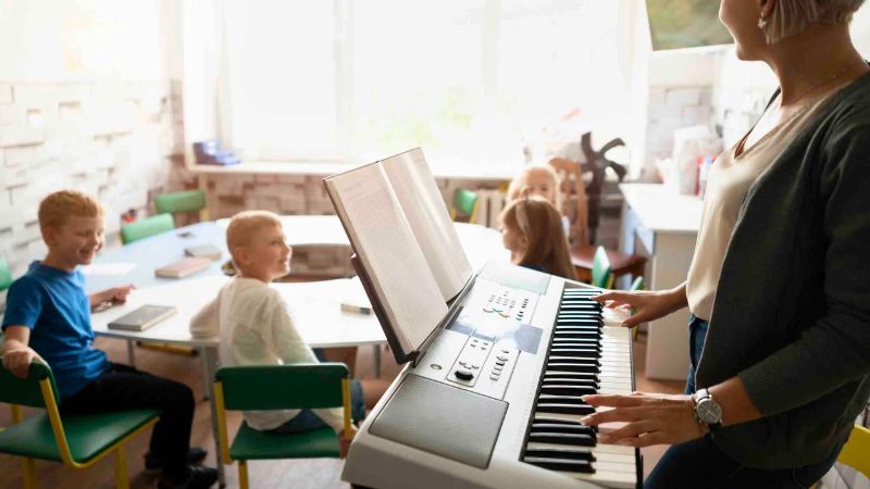 Học Nhạc Cụ Giúp Học Ngoại Ngữ Tốt Hơn: Giải Mã Khoa Học 6 Tạo thói quen luyện tập đều đặn cho cả âm nhạc và ngoại ngữ