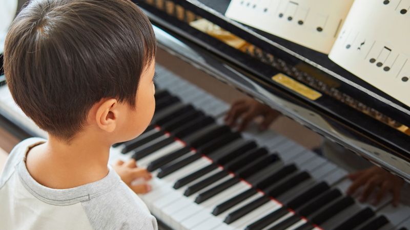 Học Nhạc Cụ Giúp Học Ngoại Ngữ Tốt Hơn: Giải Mã Khoa Học 7 Giai đoạn 3-7 tuổi là thời điểm vàng để bắt đầu học nhạc cụ và ngoại ngữ