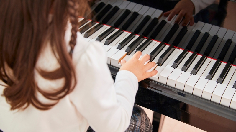 Học Piano: Rèn luyện kỹ năng làm việc nhóm hiệu quả bất ngờ 1 Piano không chỉ là nhạc cụ độc tấu mà còn là cầu nối giao tiếp phi ngôn ngữ