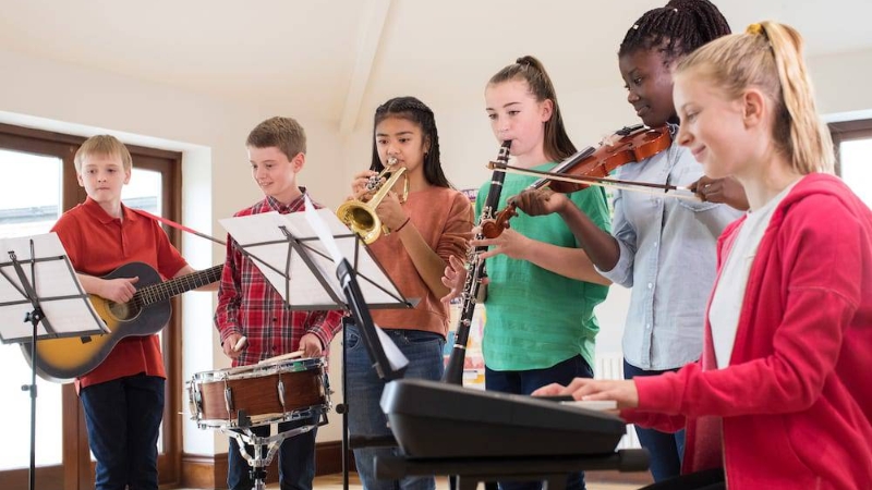 Học Piano: Rèn luyện kỹ năng làm việc nhóm hiệu quả bất ngờ 4 Học viên piano luyện kỹ năng đệm nhạc, rèn sự tiết chế và hòa hợp với đồng đội