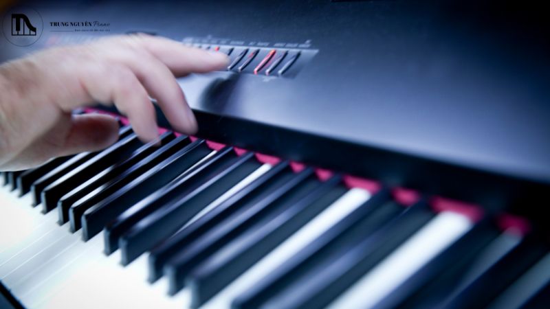 Đàn Piano Điện có tiếng pop khi bật/tắt: Bình thường hay lỗi? 4 Cách khắc phục và kiểm tra tiếng pop trên đàn piano điện