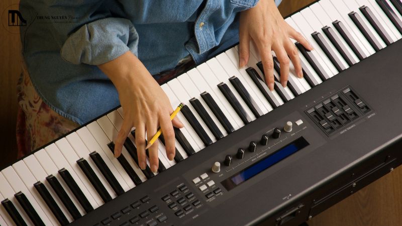 Đàn Piano Điện có tiếng pop khi bật/tắt: Bình thường hay lỗi? 2 Nguyên nhân piano điện phát ra tiếng pop