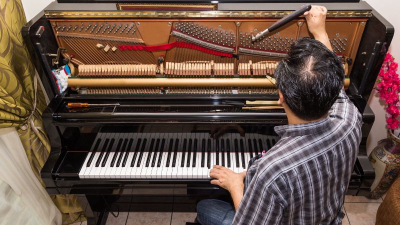 Piano cơ được bảo trì định kỳ để giữ cao độ chuẩn cho phòng tập