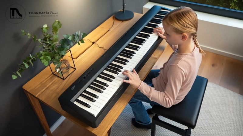 Làm thế nào để điều chỉnh độ nhạy bàn phím trên piano điện?