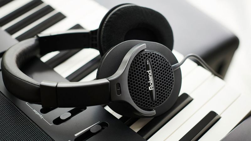 Đầu tư tai nghe và dây cáp chất lượng để tránh mất tiếng một bên