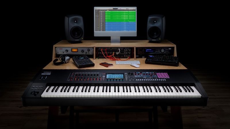 Roland Fantom-8 với thiết kế hiện đại, mang lại trải nghiệm biểu diễn đỉnh cao
