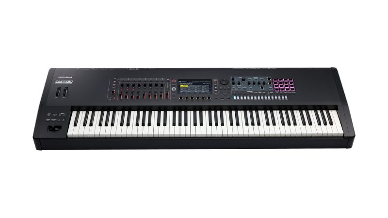 Bàn phím PHA-50 của Roland Fantom-8 mang lại cảm giác chơi như grand piano