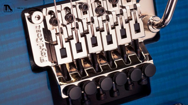 So sánh Floyd Rose với tremolo