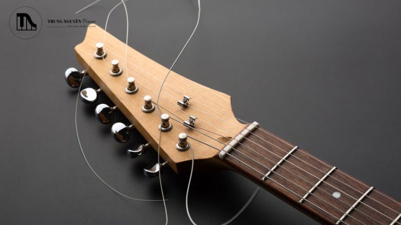 Dây đàn bass và guitar có cấu tạo, độ dày và độ căng hoàn toàn khác nhau