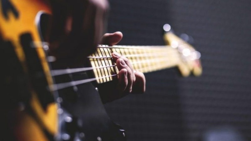 10 thuật ngữ Guitar điện Rock/Metal cần biết (Distortion, Amp) 6 Kỹ thuật Tremolo Bar tạo nên khoảnh khắc ấn tượng và phá cách trên sân khấu