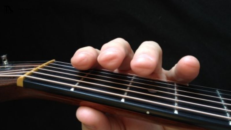 Cách bấm dây đàn guitar không đau tay: Hướng dẫn kỹ thuật từ A-Z 4 Vết chai trên đầu ngón tay là dấu hiệu của sự chăm chỉ khi luyện đàn guitar