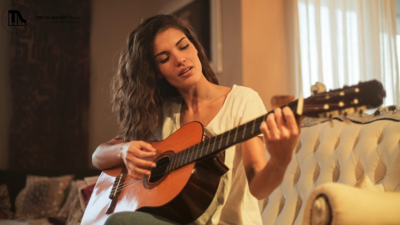 Bấm hợp âm cơ bản và chuyển hợp âm 