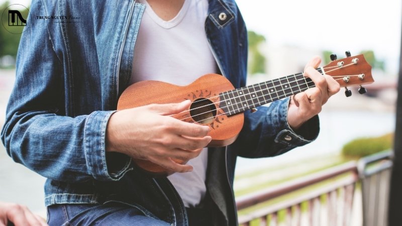 Cách gảy Ukulele cho người mới: Hướng dẫn chi tiết từ A-Z 6 Cách để chơi Ukulele hiệu quả hơn