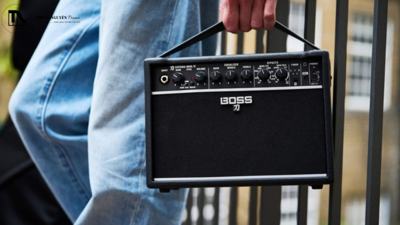 Top 3 Ampli Guitar Mini: Đánh giá Boss, Blackstar, Marshall 3 Boss Katana Mini mang âm thanh mạnh mẽ đặc trưng Katana trong thiết kế nhỏ gọn