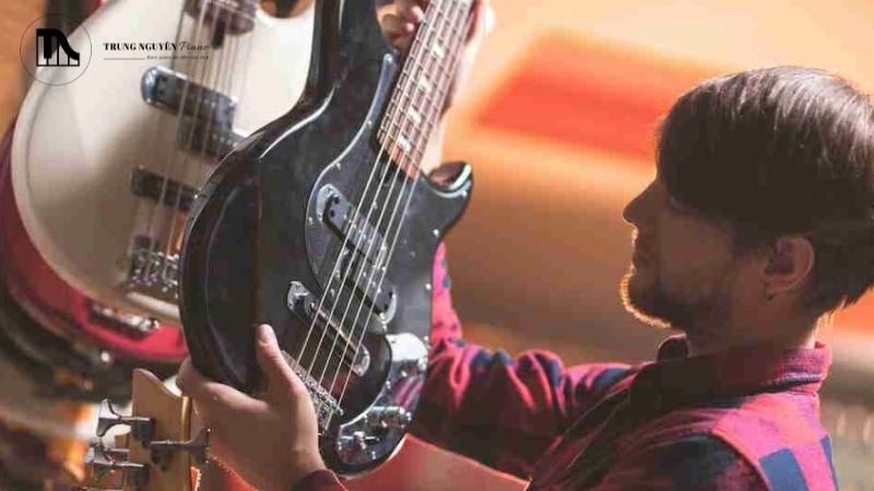 Cách chơi Guitar Bass tự học hiệu quả cho người mới 2 Guitar bass có phần dễ tiếp cận hơn ở giai đoạn đầu