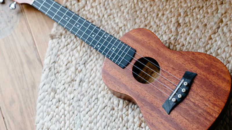 Cách chọn đàn Ukulele cho bé: Cẩm nang toàn diện từ A-Z 4 Chọn đàn Ukulele có dây mềm giúp trẻ học nhạc thoải mái hơn