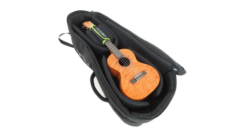 Cách chọn đàn Ukulele cho bé: Cẩm nang toàn diện từ A-Z 9 Ukulele được cất trong bao để tránh ẩm mốc và va đập