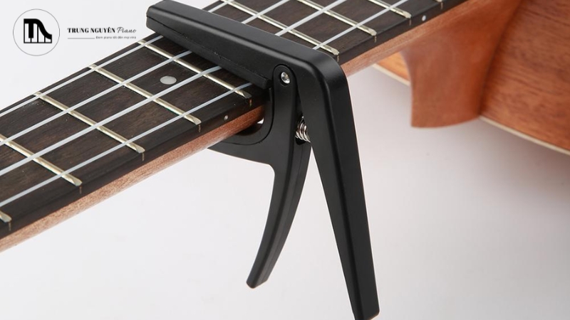 Capo cho đàn Ukulele là công dụng quan trọng