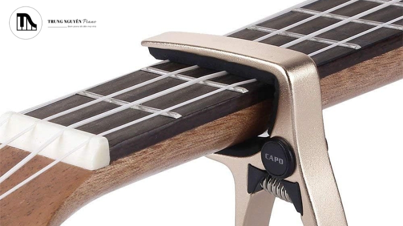 Capo chỉ nâng cao độ dựa trên nền tảng âm thanh có sẵn