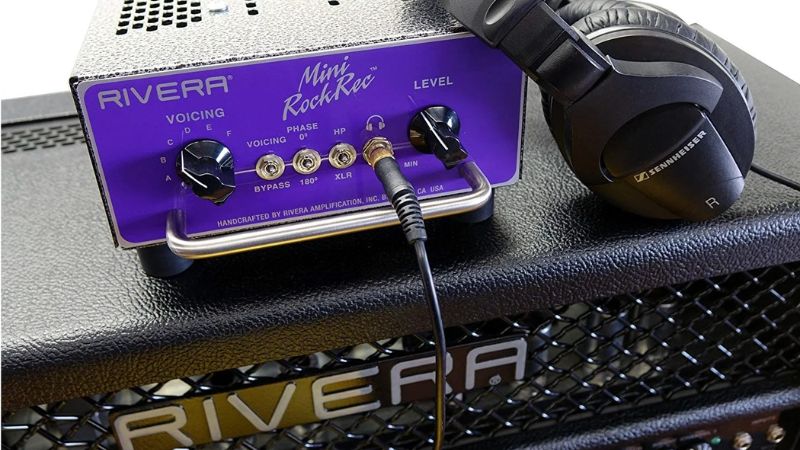 Kết nối guitar điện với amply và sử dụng tai nghe cho trải nghiệm âm thanh cá nhân