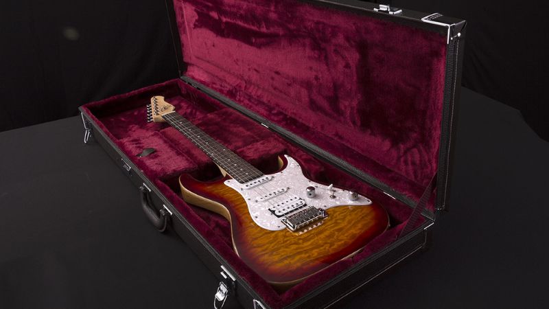 “Bảo quản đàn guitar điện trong hộp cứng để giữ độ ẩm và nhiệt độ ổn định