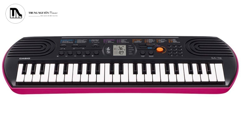 Với 44 phím, dòng Casio SA-7x mở rộng phạm vi chơi đàn cho trẻ