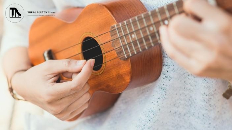 Chỉnh âm đàn Ukulele: 3 Cách đơn giản & chính xác nhất 7 Nếu dây quá chùng, âm thanh sẽ bị thấp và rè