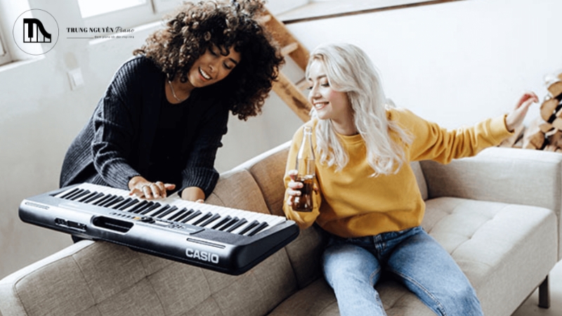Bàn phím của Casiotone có độ nặng vừa phải, không quá nhẹ