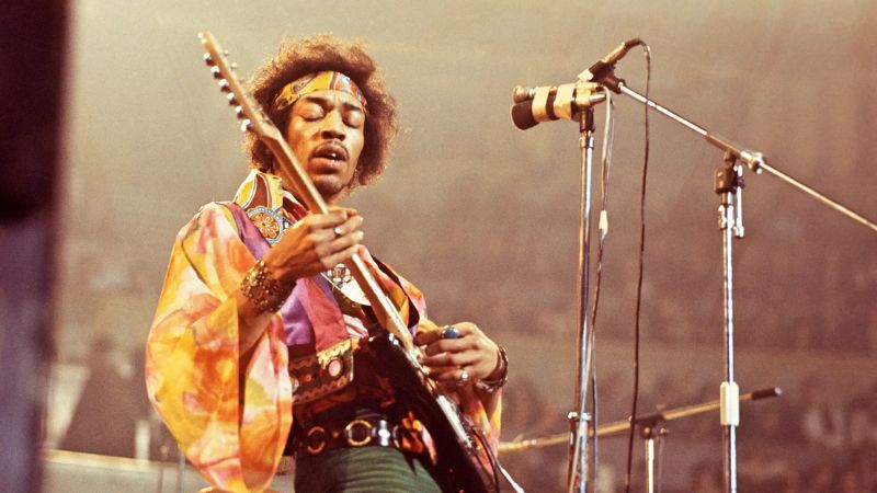 Cây guitar gắn liền với Jimi Hendrix tại Woodstock, biểu tượng của tự do và di sản âm nhạc thế kỷ 20
