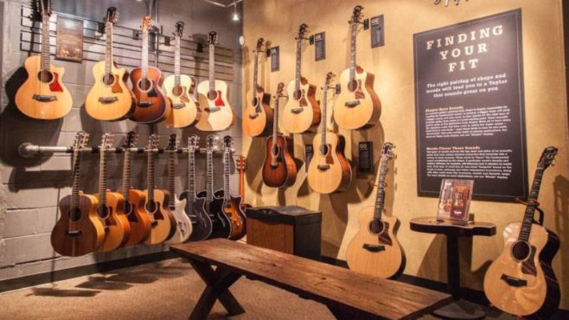 Không gian showroom Taylor hiện đại, nơi khách hàng có thể tự do trải nghiệm và lựa chọn cây đàn “chân ái”