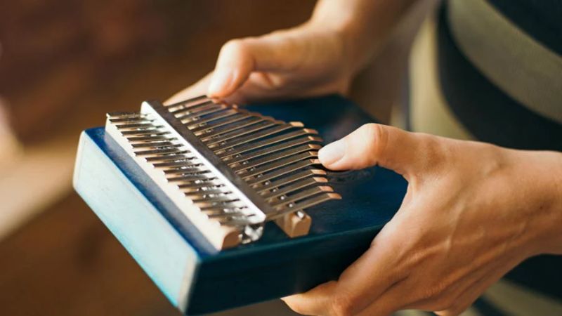 Đàn Kalimba – nhạc cụ truyền thống châu Phi còn được gọi là piano ngón tay cái
