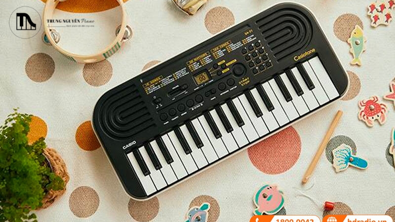Hướng dẫn chọn đàn Keyboard Mini giá rẻ cho bé và người Mới 11 Đàn keyboard mini rất hữu ích cho người lớn để làm quen với vị trí các nốt nhạc