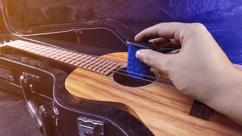 Đàn Ukulele Concert: Hướng dẫn chọn mua & so sánh A-Z 7 Cất giữ Ukulele Concert trong bao đàn cùng túi hút ẩm để tránh cong cần và bung keo