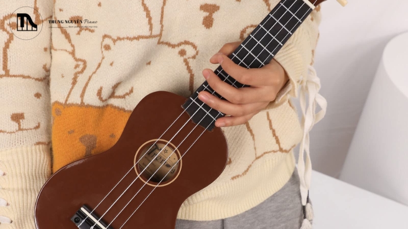 Đánh đàn Ukulele bài dễ nhất: Hướng dẫn 4 hợp âm cho người mới 9 Âm thanh chuẩn là yếu tố cực kỳ quan trọng