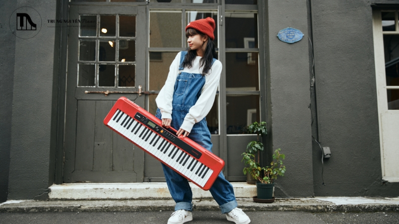 Điểm nhấn thiết kế thông minh và độc đáo nhất của CT-S200 là tay cầm tích hợp