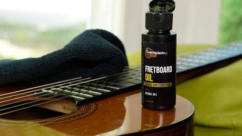 Dầu lau dây đàn guitar đạt tiêu chuẩn an toàn, bảo vệ dây và bề mặt đàn hiệu quả